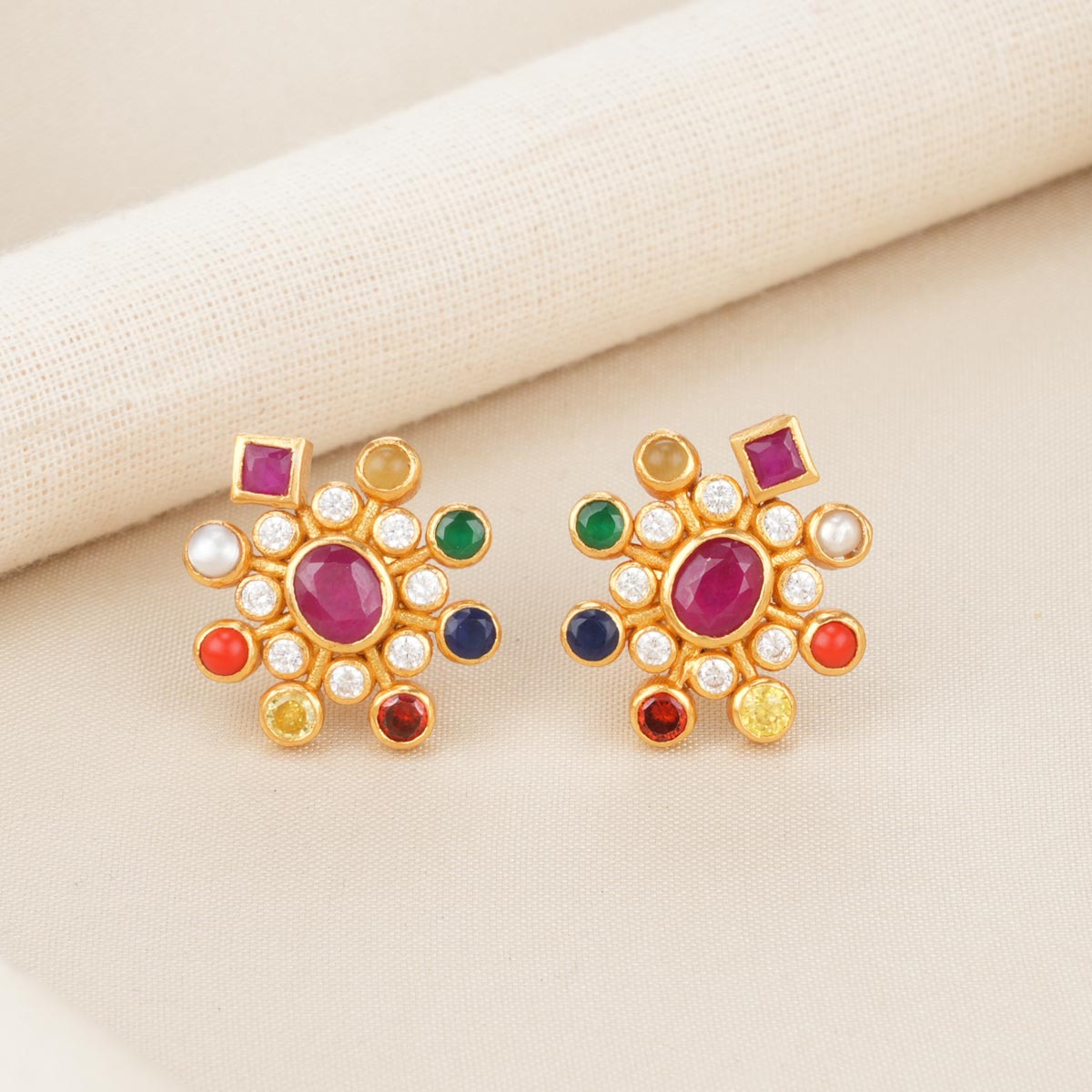 Buy 1800+ Gold Earrings Online | BlueStone.com - India's #1 Online Jewellery  Brand
